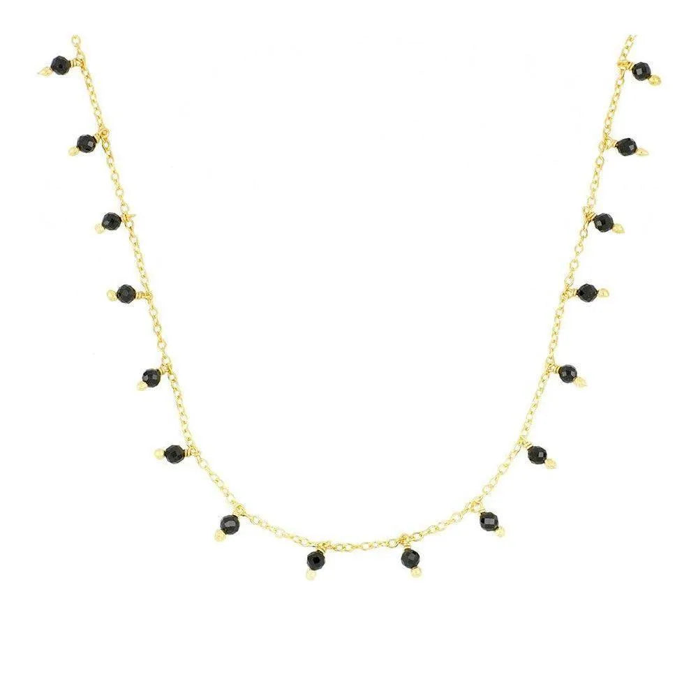 Collar de piedras semipreciosas en tono granate, detalle del enganche a la cadena