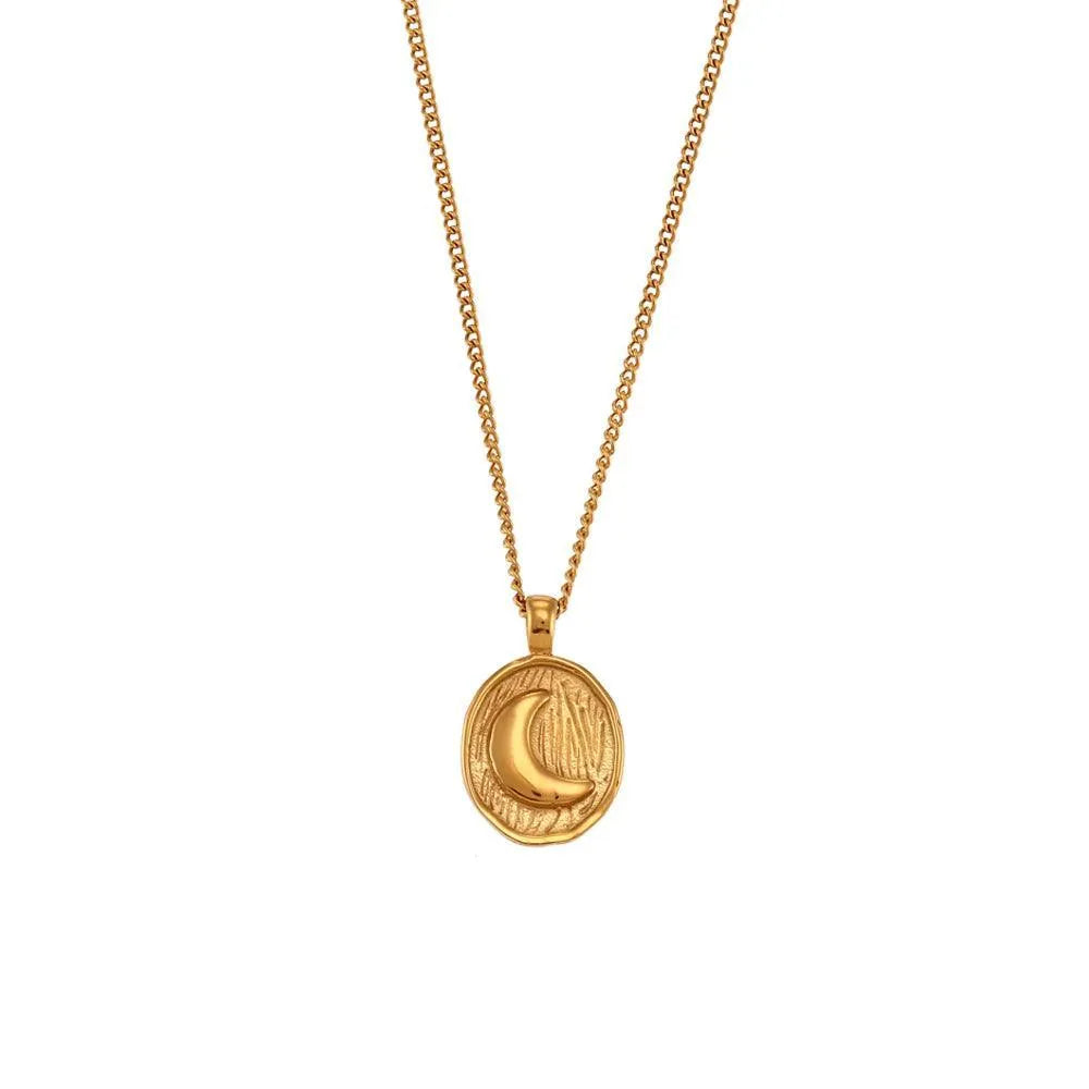 Collar Sol y Luna con motivos celestiales, pieza dorada fina para looks elegantes y actuales