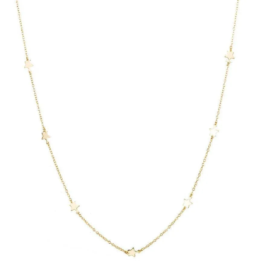 Detalle del collar con varias estrellas alrededor, pieza delicada para diario