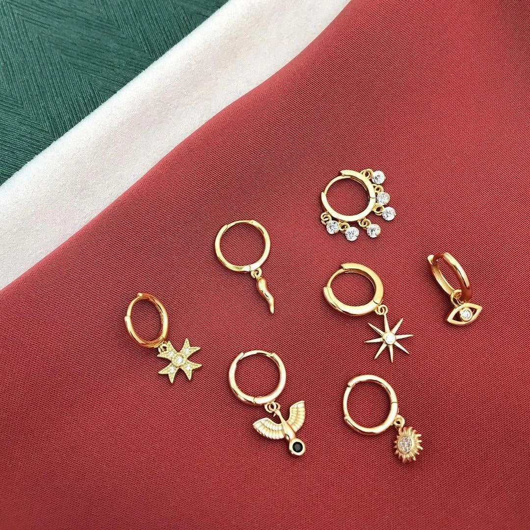 Pendiente aro con motivo de sol y circonitas, accesorio delicado de estilo celestial
