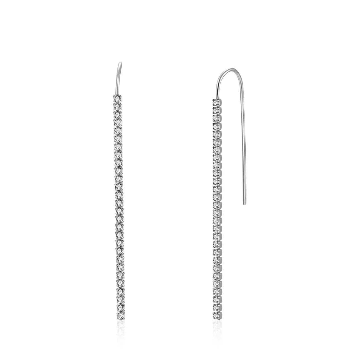 Pendientes cadena riviere vistos de cerca, diseño fino en plata y oro