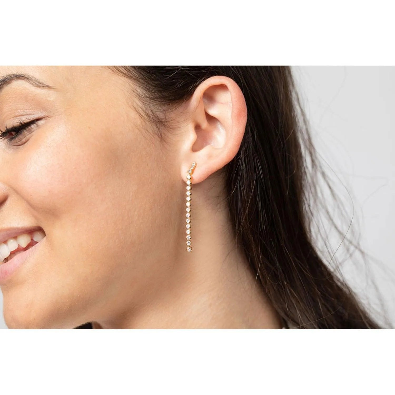 Pendientes Riviere Redonda con circonitas, diseño brillante y elegante