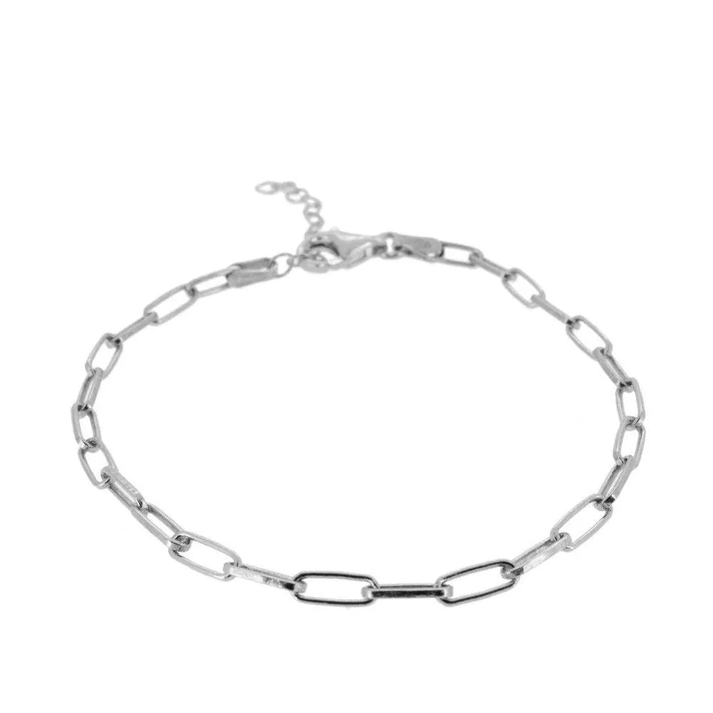 Detalle de pulsera de eslabones en plata 925 y baño de oro, pieza fina y elegante